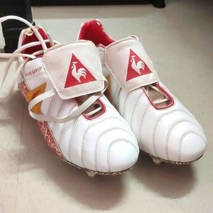 Athletic shoes (Grass)